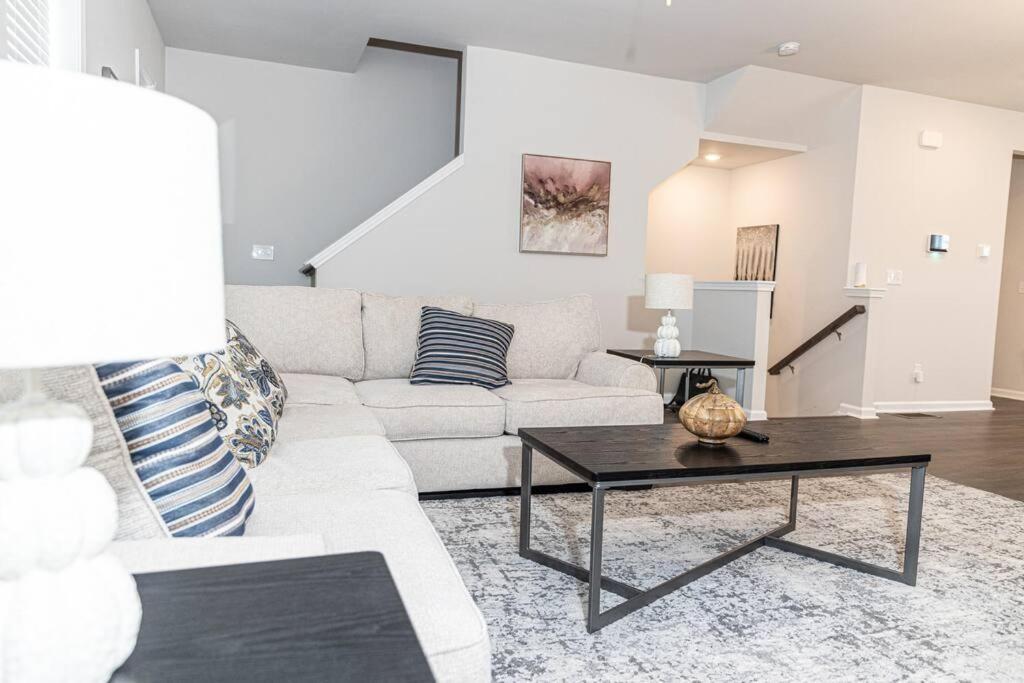 New Spacious 3 Bedroom Suite Garage Parking Free Wi-Fi Office Space And Patio View Duluth Ngoại thất bức ảnh
